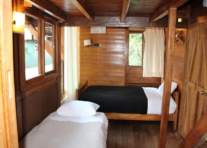 Lodge Tree House